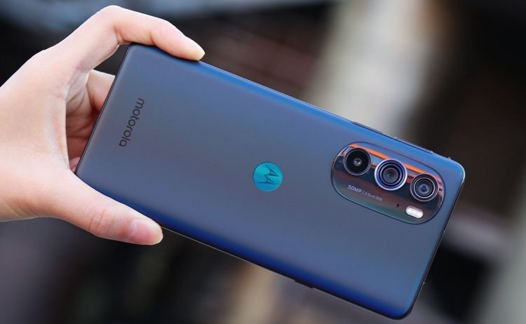 Посмотрите, даже самый мощный смартфон в мире имеет всего 3 камеры