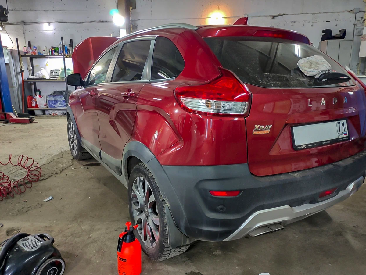 Лада Икс-Рей знакомого, которую он купил несколько недель назад