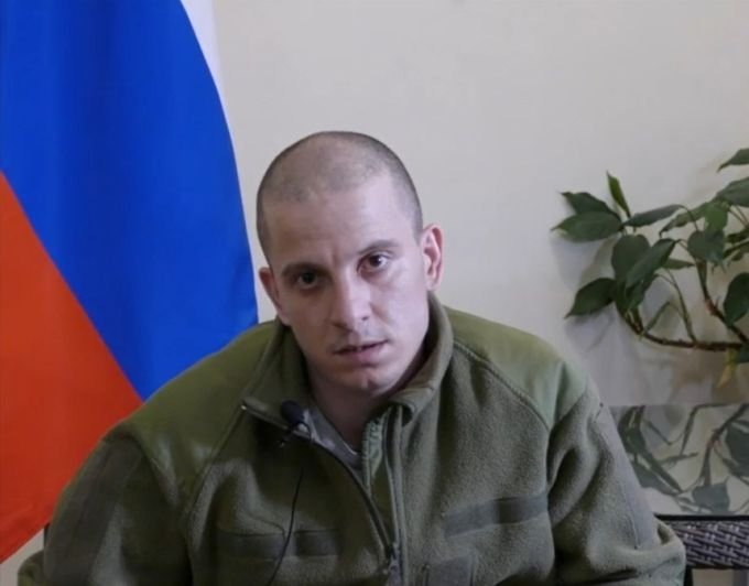 "Воскресший" военный из гарнизона острова Змеиный обращается к киевскому режиму. Источник: vesti-k.ru.