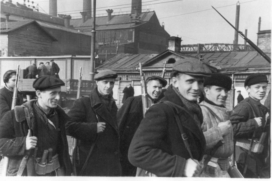 Лица ополченцев 1941 года: Ополченцы / Фото: Public Domain (https://spbvedomosti.ru/news/nasledie/formirovanie-diviziy-narodnogo-opolcheniya-leningrad-v-liderakh/)