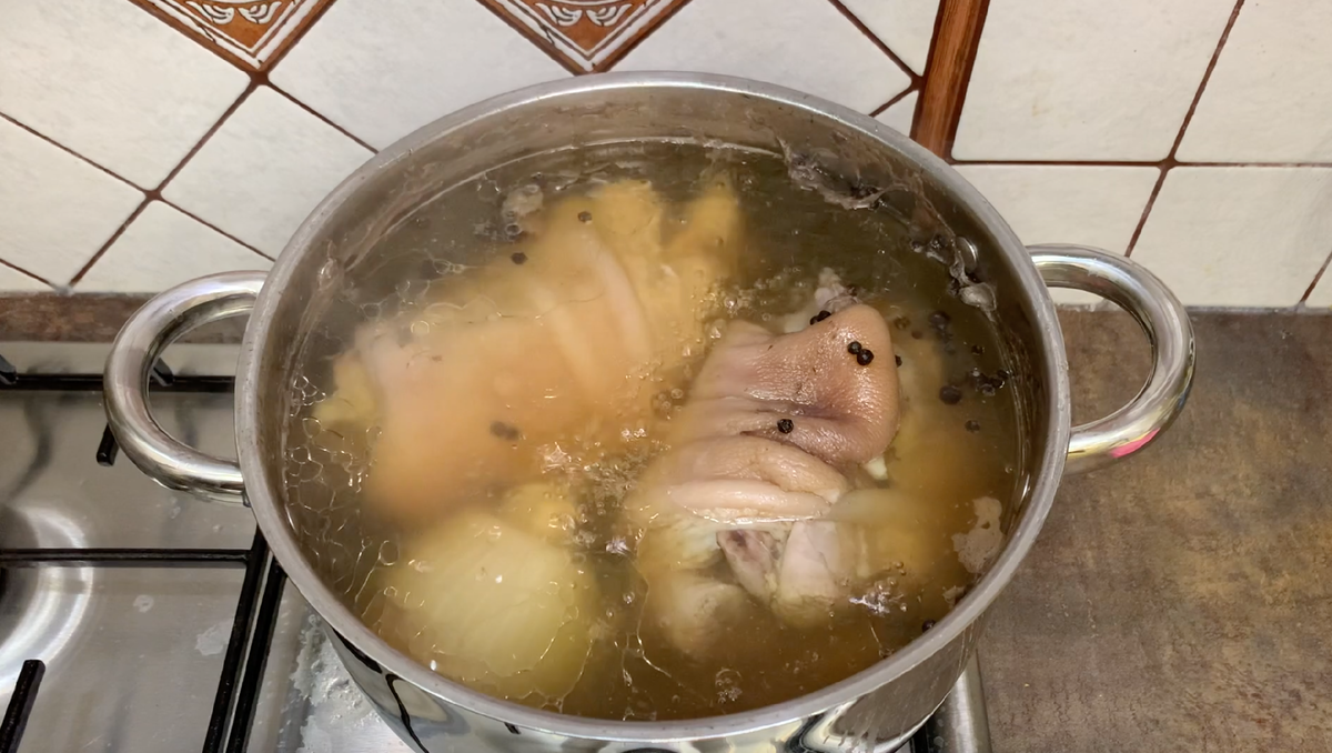 Рис. 2. Приготовление бульона и мяса