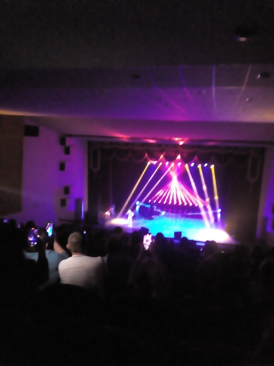 Юра Шатунов на сцене