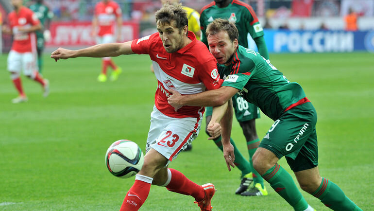 Одни из лучших футболистов переходного сезона - Д.Комбаров и Р.Шишкин