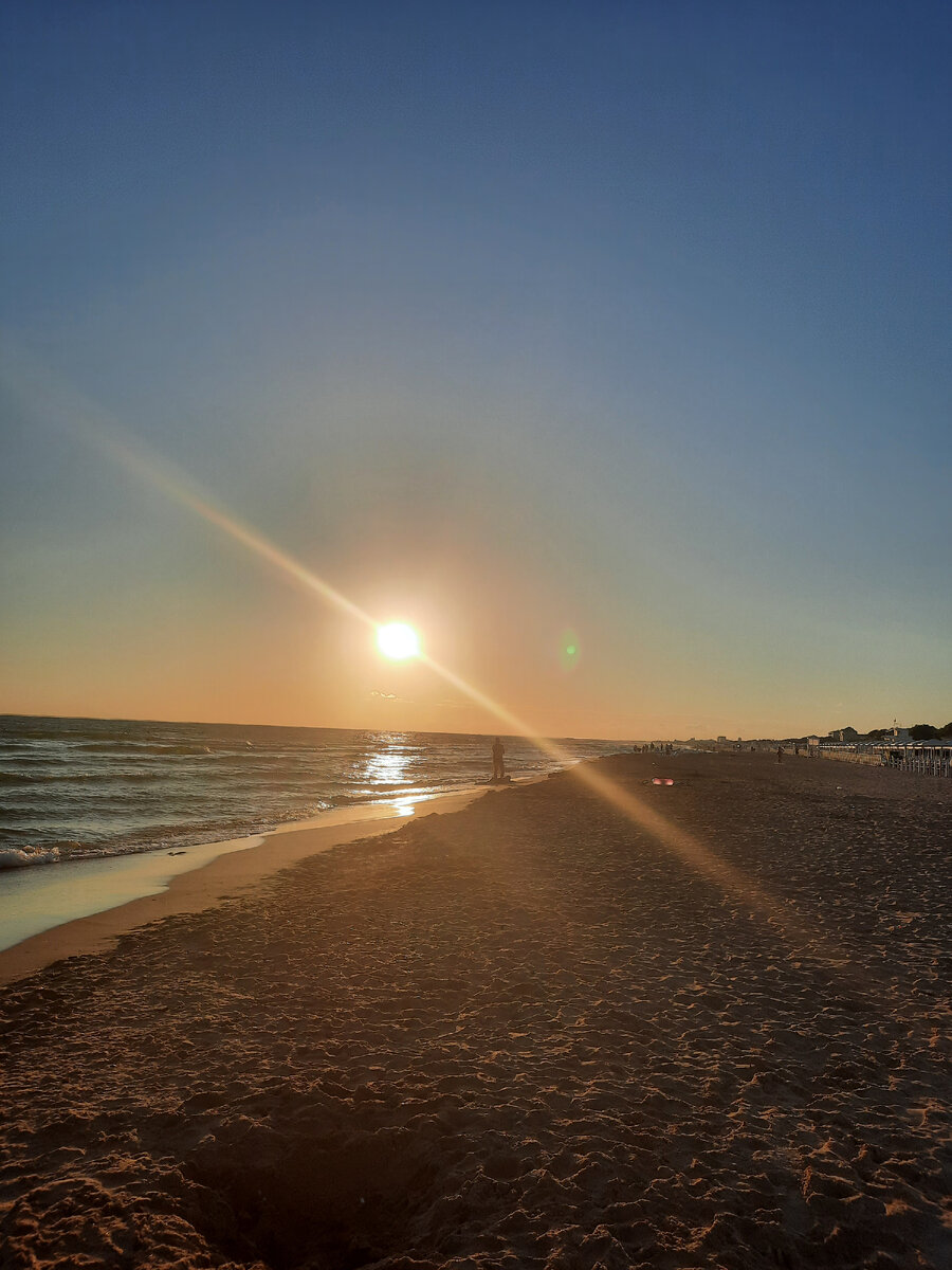 Закат на море в день нашего приезда.