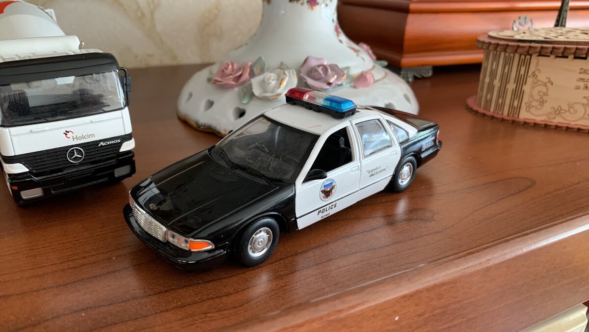 Водите машину аккуратно и в рамках ПДД! Тогда такой авто в зеркале заднего вида вряд ли увидите!