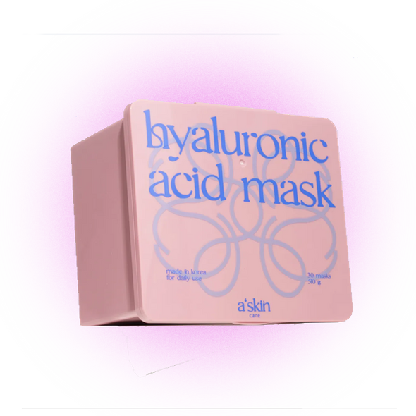 
купить3990 руб.Набор тканевых масок с гиалуроновой кислотой, A'Skin CareУ масок удобная форма — они не маленькие и не большие, не сползают и не собираются складками. В меру пропитанные сывороткой, они плотно прилегают к лицу и надежно фиксируются — я ношу их минут десять, пока готовлю завтрак или занимаюсь утренней рутиной. Эффект я заметила через неделю. Кроме того, что выровнялся в целом тон, кожа стала более увлажненной и свежей. BB-крем стал ложиться ровнее, а потребность в креме и вовсе сошла на нет — маска настолько круто увлажняет и сохраняет этот эффект, что утяжелять кожу дополнительно не хочется. Особенно хорошо маска отрабатывает после тоника, как бы закрепляя его эффект.