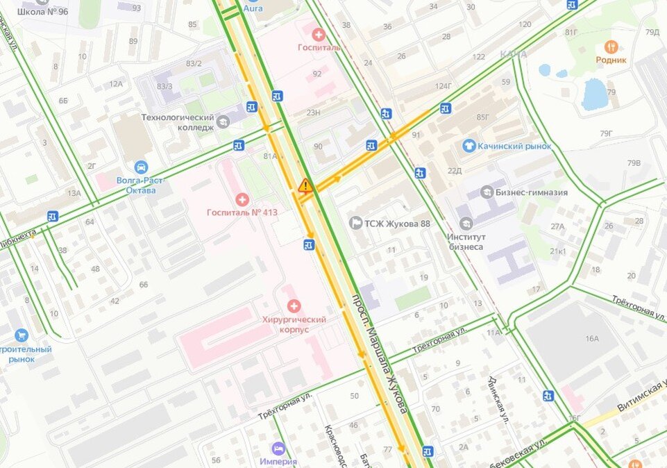     Из-за сломавшегося светофора движение на перекрестке затруднилось. Скрин с портала "Яндекс.Пробки".