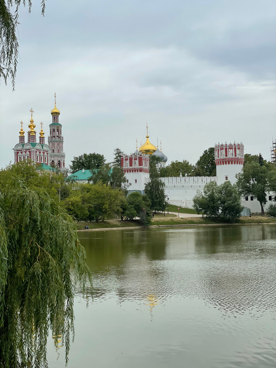 Парк «Новодевичьи пруды» и Новодевичий монастырь