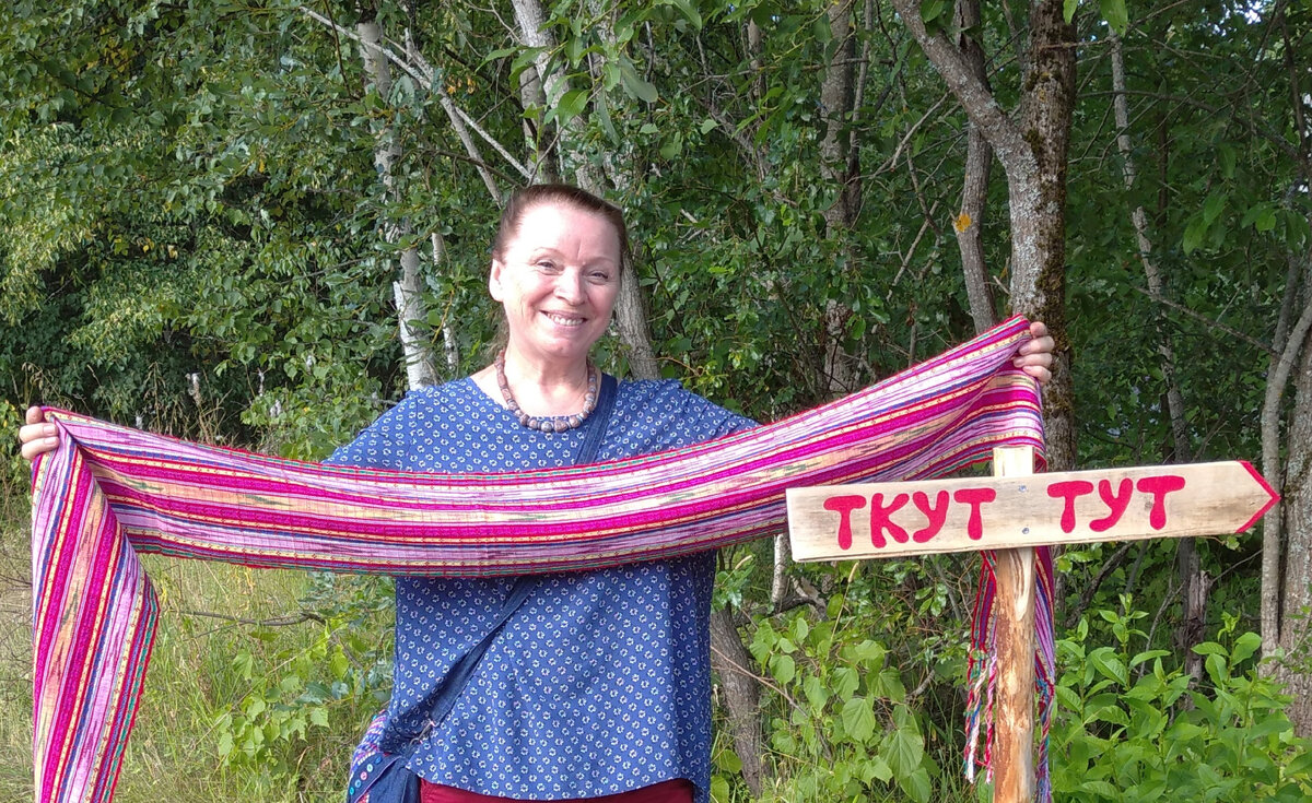 Обозначен поворот на хутор, где все ткут