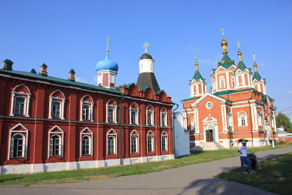 Крестовоздвиженский собор в Брусенском монастыре