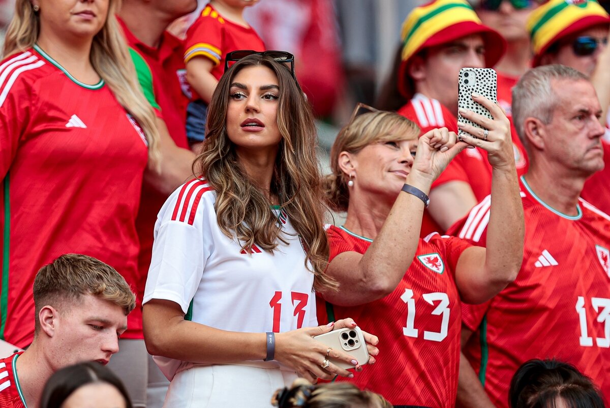     Группа "В": Уэльс - Иран 0:2.