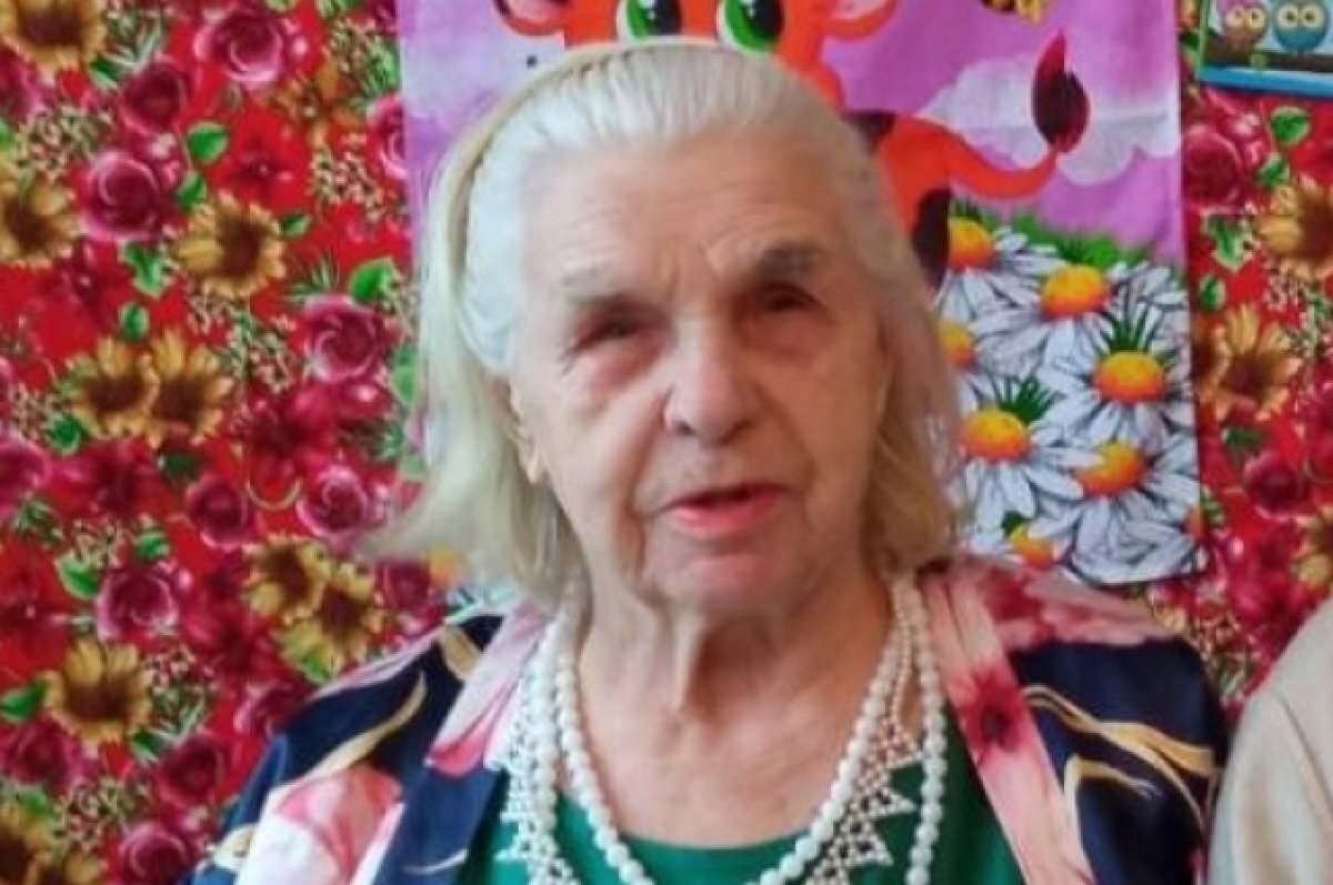    Под Тюменью 93-летняя пенсионерка Раиса Шпартеева замерзает в своем доме
