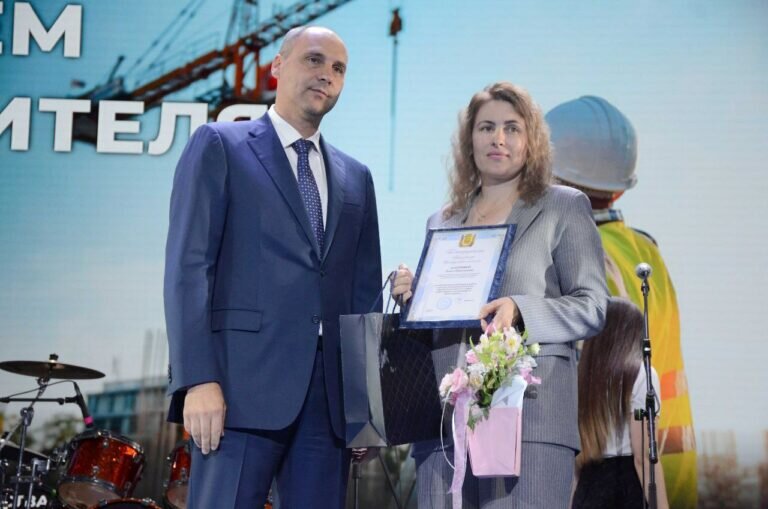    Денис Паслер поздравил строителей Оренбуржья с профессиональным праздником Марина Шарт