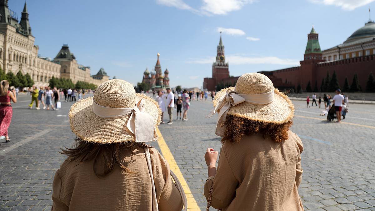 Путешественник жаркая погода