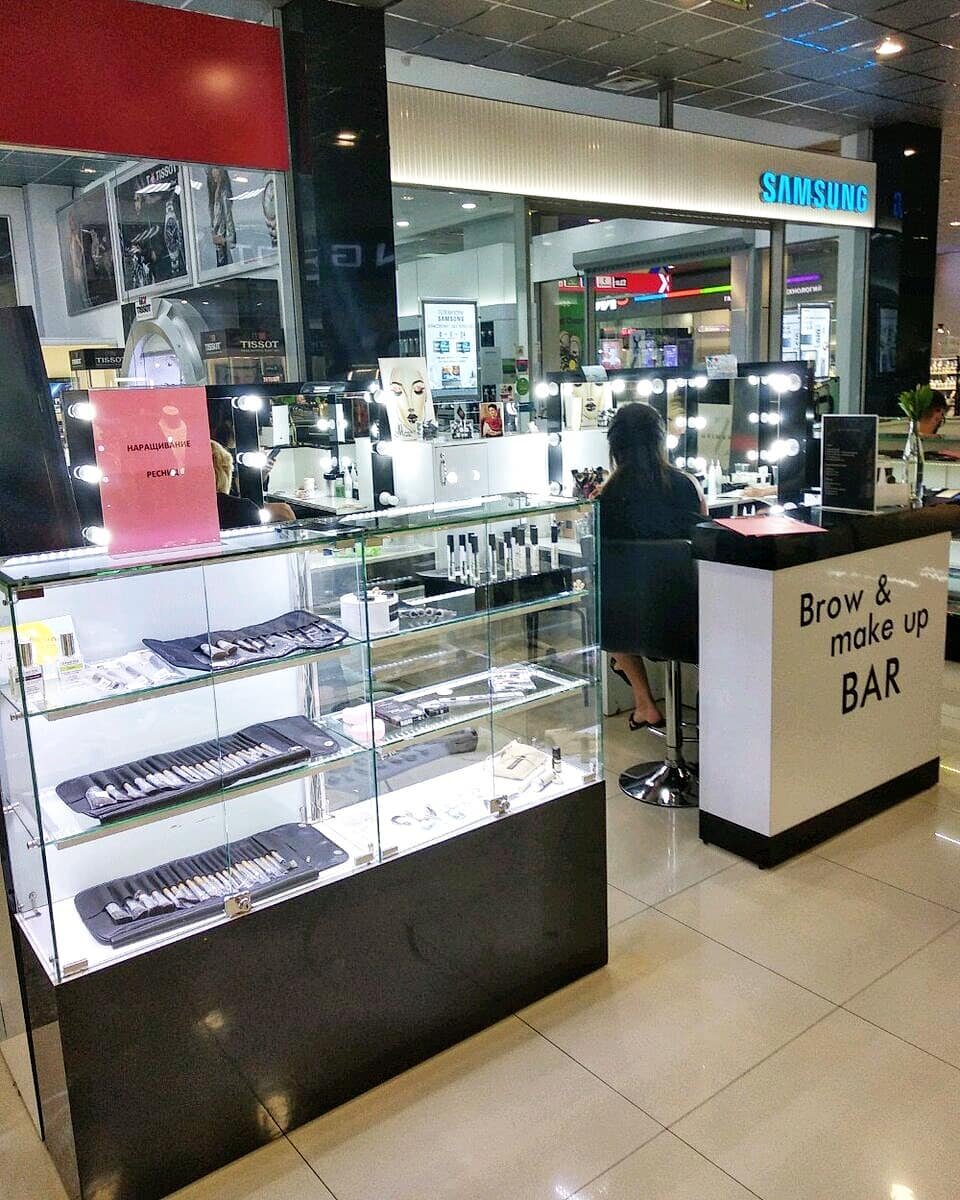 На фото наша работа - студия красоты