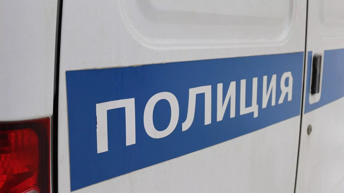     Учеников и сотрудников школы экстренно вывели из здания, об этом сообщил источник в правоохранительных органах.
