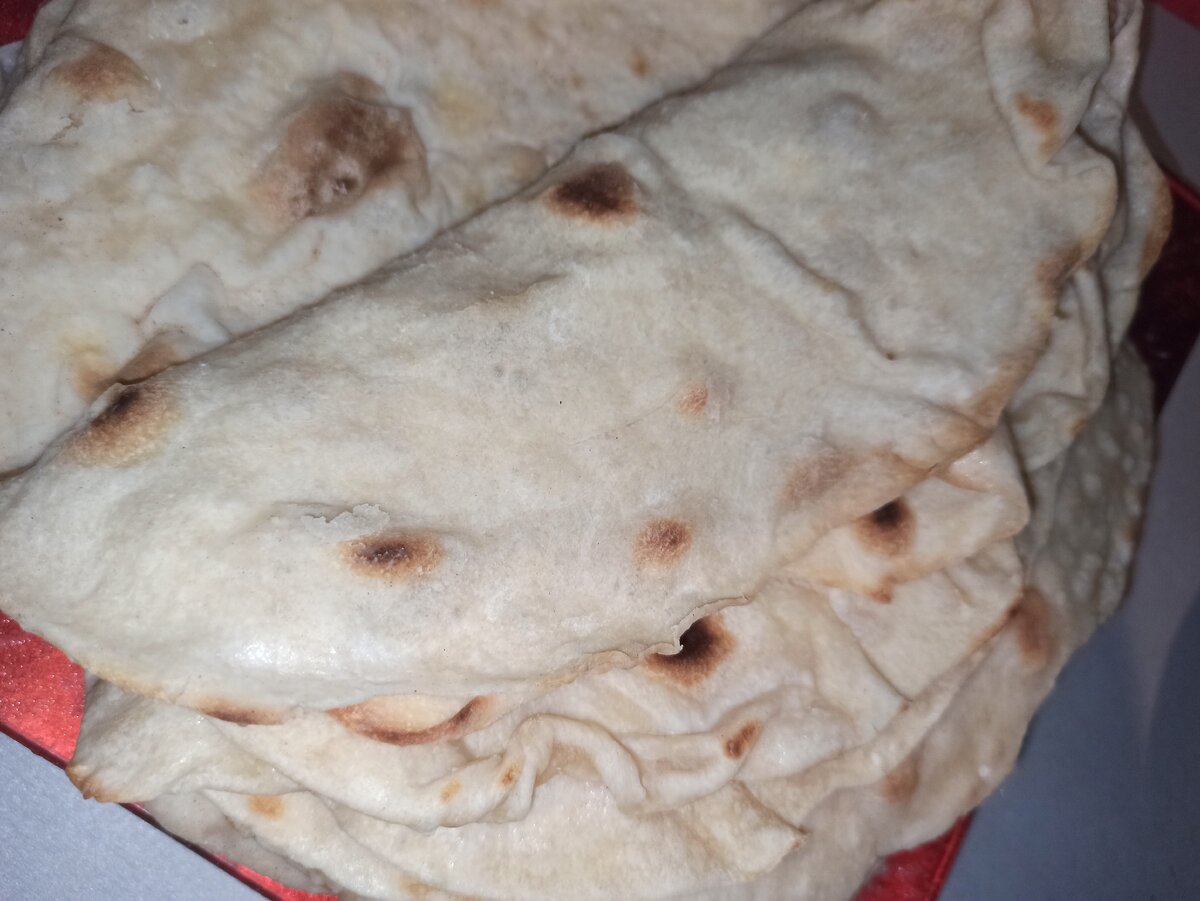 Нет ничего вкуснее домашнего лаваша.