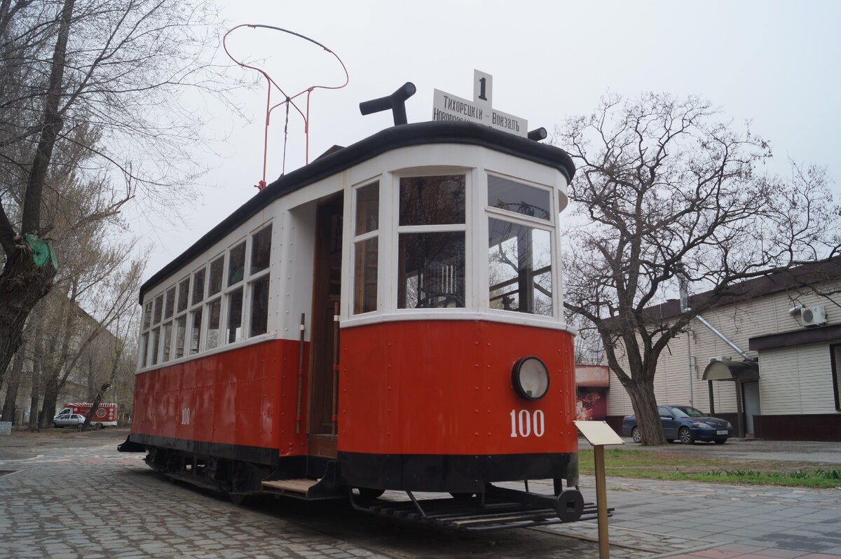 Трамвай памятник таллин. Памятник трамваю. Трамвай-памятник (выборг). Памятник выборгскому трамваю. Памятник блокадному трамваю в санкт-петербурге.