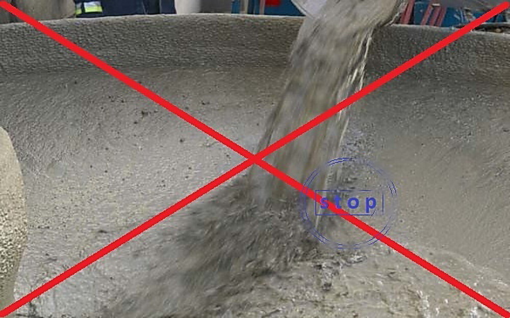 добавили воду в бетон