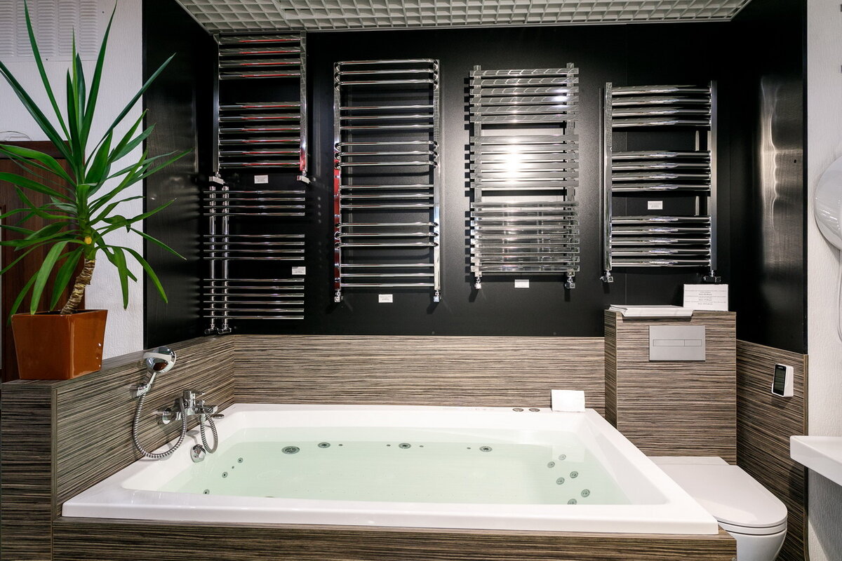 Экспозиция полотенцесушителей в Минске, пр-т Дзержинского, 9 