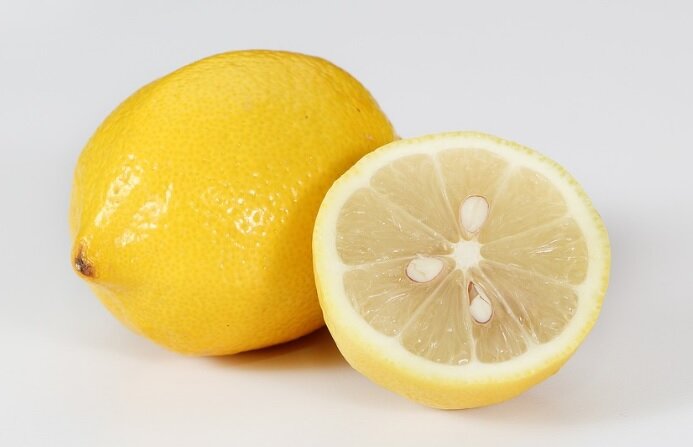   Лимоны хороши не только для того, чтобы освежить ваш напиток; это мы уже знаем. Но мы понятия не имели, что его можем использовать их для другой цели!-2