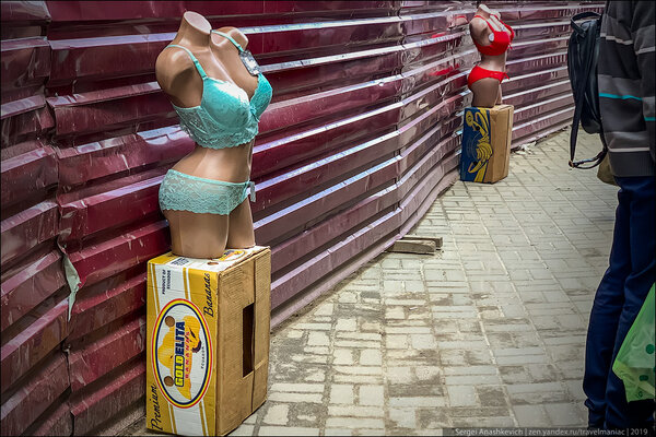 Чем соблазняют мужчин простые украинские девчонки: сходил на рынок нижнего белья в Украине