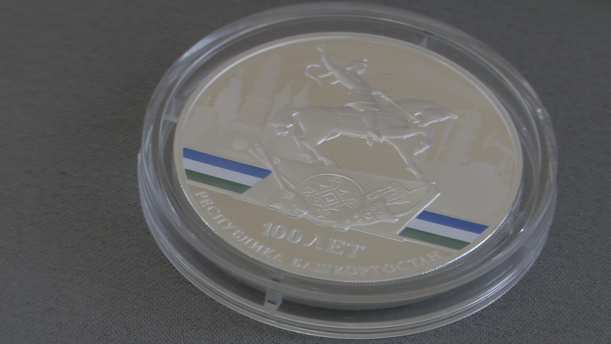 Первых посетителей в рамках "Ночи музеев" национальный банк встретит уже сегодня. А основное открытие самого масштабного музейного события года начнется в 17:00 18 мая на нулевом километре - в Музее почты. Здесь состоится гашение почтовой продукции специальным штемпелем, посвящённом "Ночи музеев" 2019 года. А также экскурсионная программа, которая перенесёт посетителей на провинциальную почтовую станцию 200-летней давности. Всего к акции в Уфе присоединятся более 15 площадок. В мультимедийном историческом парке "Россия — моя история состоится целый праздник."