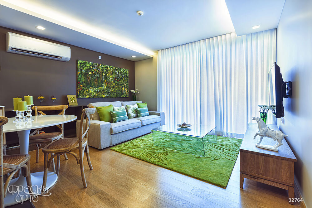 Панно на подрамнике в гостиной