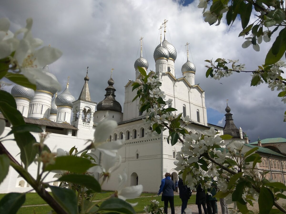 Владычный двор Ростовского Кремля