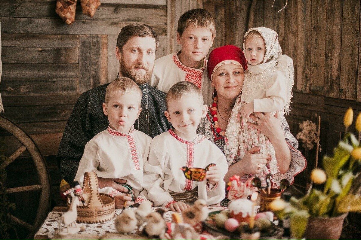 "Семья на Руси"