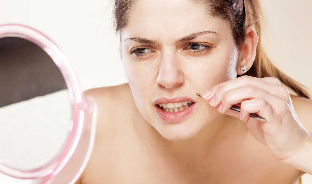 Мужская проблема у женщин: как избавиться от надоедливых волосков над верхней губой