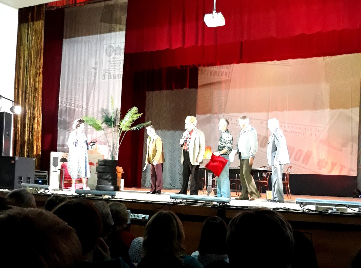 спектакль "Энергичные люди" (по рассказу Василия Шукшина)