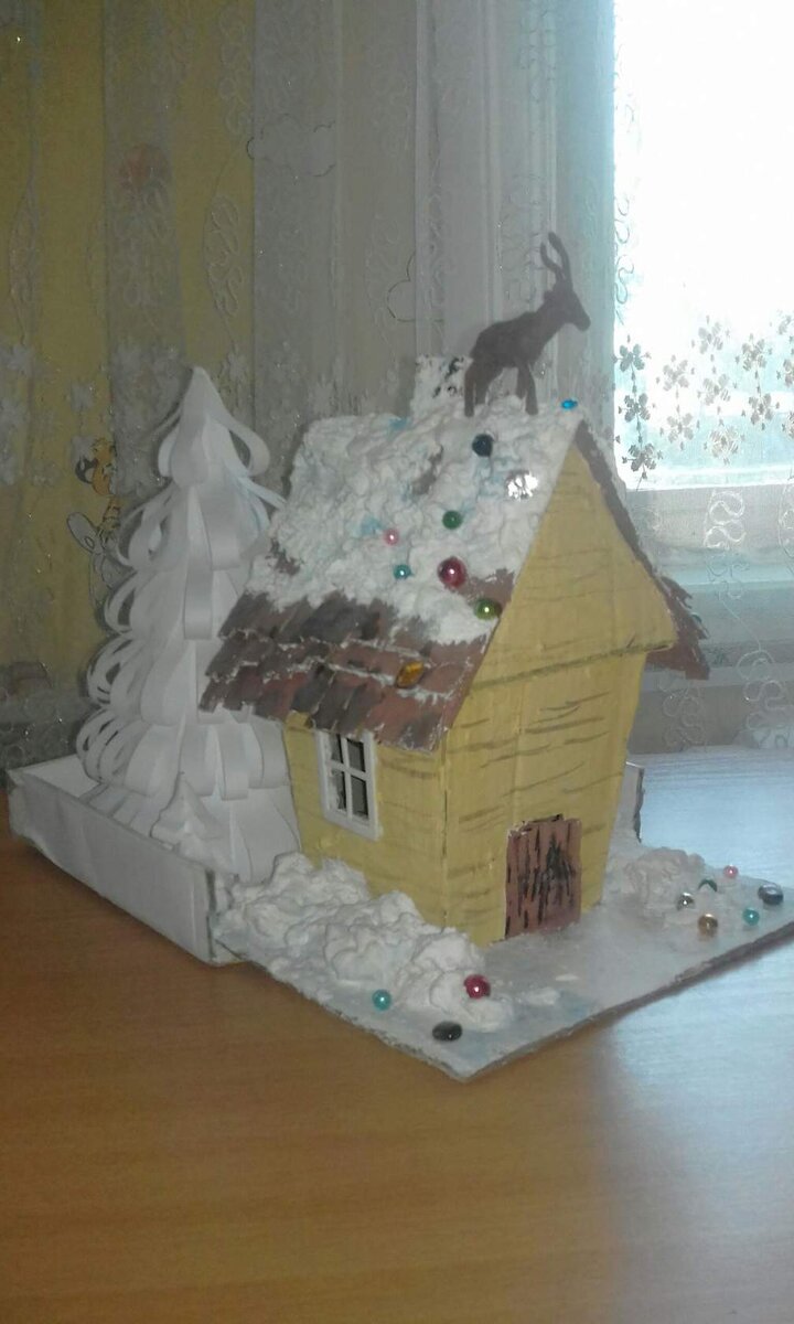 Для основы пожертвовала лист акварельной бумаги. Он достаточно плотный, но не жесткий. Конус получился без некрасивых перегибов.