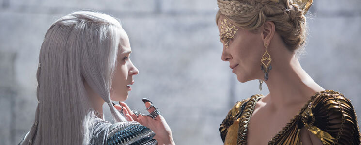 Снежная королева и Равенна (Эмили Блант и Шарлиз Терон)