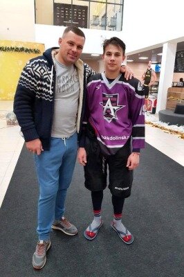 Данила вместе с отцом.