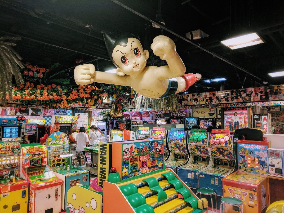 Зал ретро игровых автоматов на Одайбе