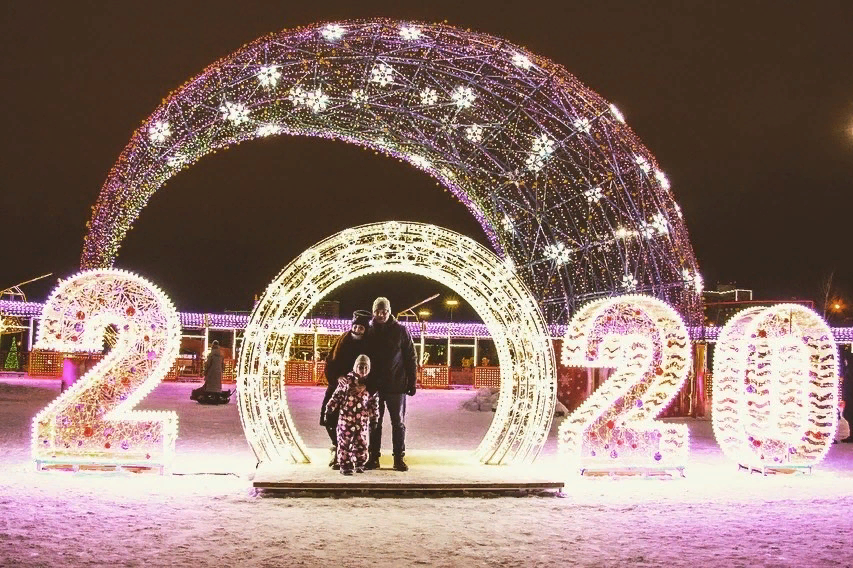 Фото из социальных сетей. Набережные Челны, новогоднее оформление площади Азатлык.