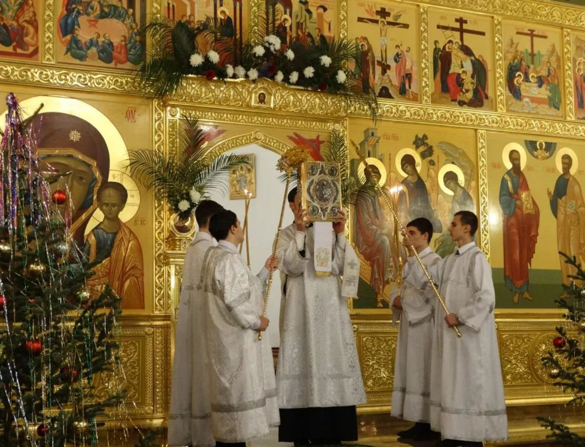 Orthodox christmas. Богослужение на Рождество Христово. Рождество Церковь. Рождество в храме. Православный храм Рождество.