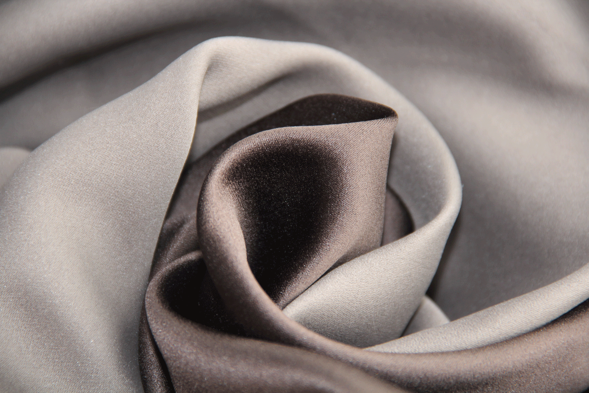 Так выглядят в интерьере шторы из ткани димаут