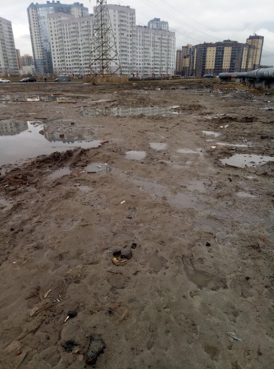 В хорошую погоду здесь проходит тропинку для пешеходов