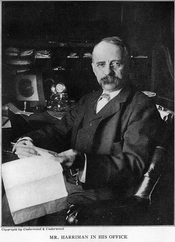«Железнодорожный король»  Эдвард Гарриман в своем офисе