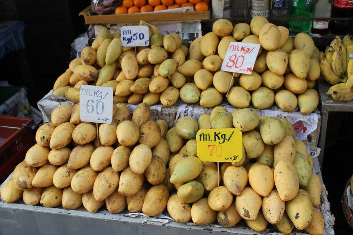 Сколько стоит кг манго. Манго Тайланд. Манго в Паттайе. Таиланд рынок манго. Манго на рынке Тайланда.