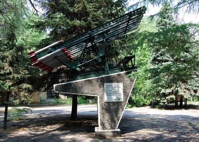 Памятник производимому изделию для "Катюши"