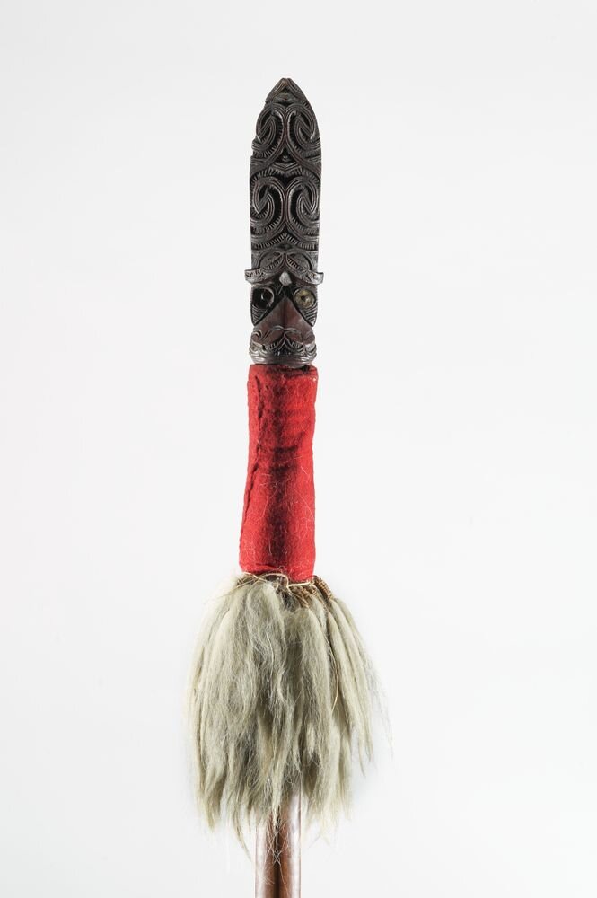 Язык часто украшался искусной резьбой