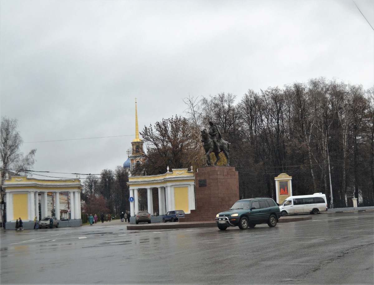 Памятник Олегу Рязанскому!