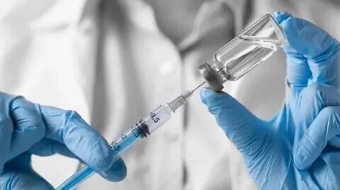 Это рибавирин, рекомбинантный интерферон бета-1b и лопинавир/ритонавир. Препараты, как признают фармацевты, очень сильные, недешевые, и в обычных аптеках найти их сложно