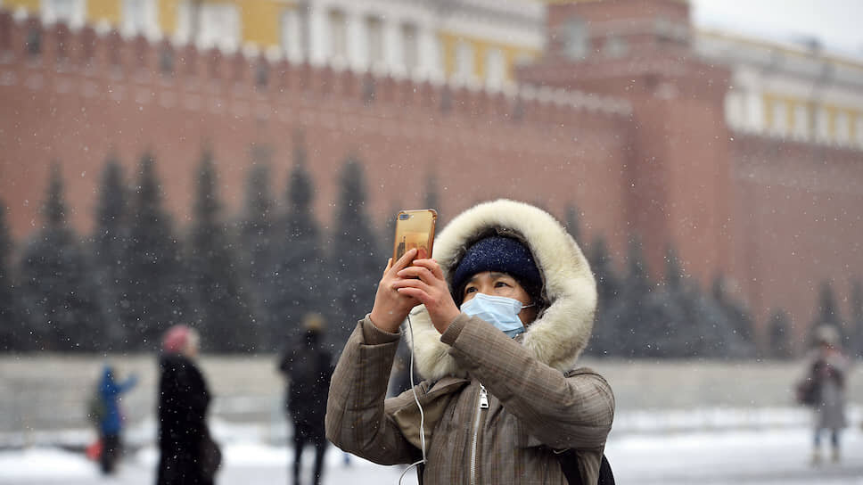 

НОВОСТИ ЧАСА
В Москве выявлено 98 случаев новой коронавирусной инфекции20 марта закрывается для пассажиров Некрасовская линия метроВ Подмосковье прощаются с вдовой Юрия ГагаринаНАШЕ Радио выберет лучшего районного предпринимателя МосквыРозарий парка «Сокольники» благоустроят к началу летнего сезонаВ Москве выявлено 98 случаев новой коронавирусной инфекции20 марта закрывается для пассажиров Некрасовская линия метроВ Подмосковье прощаются с вдовой Юрия ГагаринаНАШЕ Радио выберет лучшего районного предпринимателя МосквыРозарий парка «Сокольники» благоустроят к началу летнего сезонаВ Москве выявлено 98 случаев новой коронавирусной инфекции20 марта закрывается для пассажиров Некрасовская линия метроВ Подмосковье прощаются с вдовой Юрия ГагаринаНАШЕ Радио выберет лучшего районного предпринимателя МосквыРозарий парка «Сокольники» благоустроят к началу летнего сезона
03:00
НСН
В ЭФИРЕ ТРЁХ РАДИОСТАНЦИЙ
СТАНЦИЯ «НАШЕ РАДИО» 101,7 FM
НСН
В ЭФИРЕ ТРЁХ РАДИОСТАНЦИЙ
СТАНЦИЯ JAZZ FM 89,1 FM
НСН
В ЭФИРЕ ТРЁХ РАДИОСТАНЦИЙ
СТАНЦИЯ ROCK FM 95,2 FM
₽

Спортивное питание по низким ценам!
КОРОНАВИРУС
Без паники! В НИИ эпидемиологии рассказали, что делать при коронавирусе
16 марта 202020:30
Доктор биологических наук в эфире НСН раскрыл принципы борьбы с COVID-19.

Тестирование на выявление коронавируса в России будет бесплатным, однако проходить его повально всем гражданам не нужно. Об этом вице-премьер Татьяна Голикова заявила по итогам заседания координационного совета при правительстве. Она заверила, что в стране нет дефицита тест-систем, однако необходимо организовать соответствующую работу в регионах. Проверка должна в первую очередь касаться граждан, вернувшихся из стран с неблагоприятной эпидемиологической ситуацией, а также на тех, кто с ними контактировал.

Доктор биологических наук Александр Семёнов - заместитель директора Санкт-Петербургского НИИ эпидемиологии и микробиологии имени Пастера обозначил в эфире НСН основные принципы поведения при коронавирусной опасности:

Инфекционист: Грипп в России сейчас пострашнее коронавируса
«Во-первых не нужно паниковать! Во-вторых – соблюдать рекомендации, изложенные в методичках и неоднократно озвученные специалистами Роспотребнадзора и медработниками. Это простые правила, связанные с личной гигиеной, социальной дистанцией, избегания массовых мероприятий. Нужно помнить, что коронавирусная инфекция протекает достаточно легко, особенно у молодых и не отягощённых сопутствующими серьёзными заболеваниями.

Не стоит полагаться на самодиагностику и самолечение

Однако даже лёгкое течение может ухудшиться, поэтому не стоит полагаться на самодиагностику и самолечение. Учитывать надо, что коронавирс к нам пришёл в сезон респираторных заболеваний, никто не отменял грипп и ОРВИ. При этом отдельных симптомов у коронавируса нет. Не существует специфических признаков, которые могли бы позволить точно сказать, что вы больны COVID-19 . Поэтому, без лабораторной диагностики не обойтись», - подчеркнул собеседник НСН.

