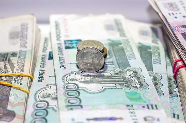 https://cdn.pixabay.com/photo/2016/08/05/01/07/ruble-1571339_960_720.jpg