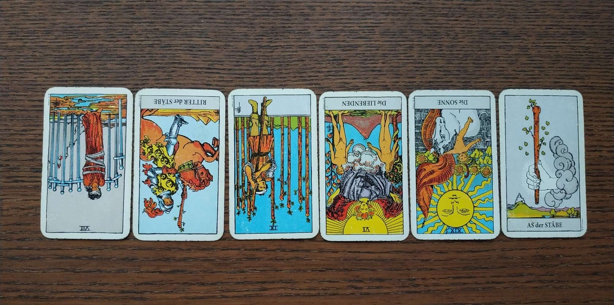 Обратите внимание - все почти карты, кроме последней перевернуты.