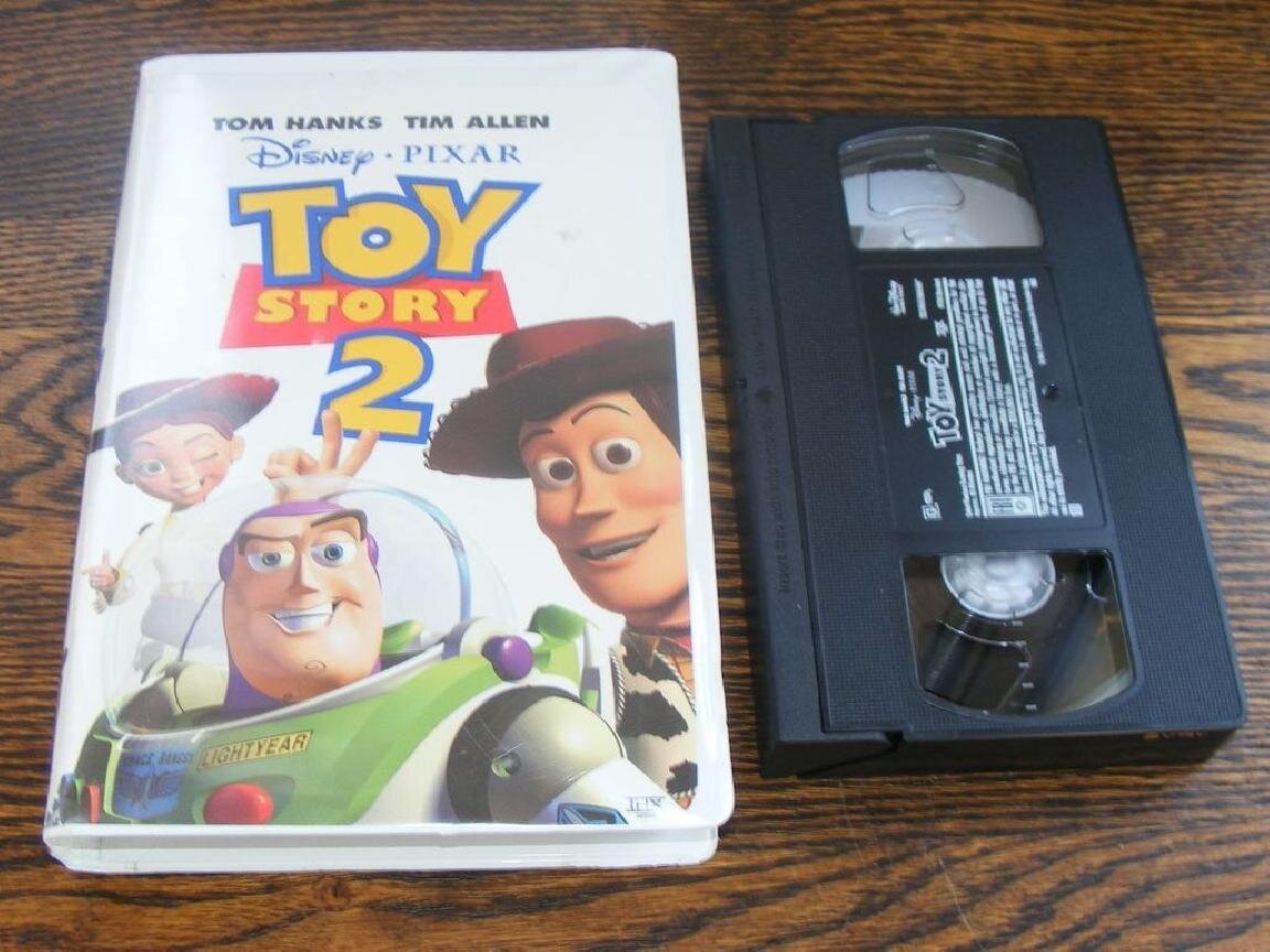 VHS-касета с "Историей игрушек 2"